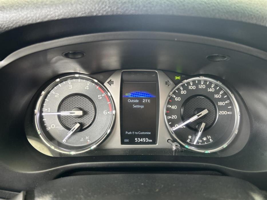 TOYOTA Hilux 2023