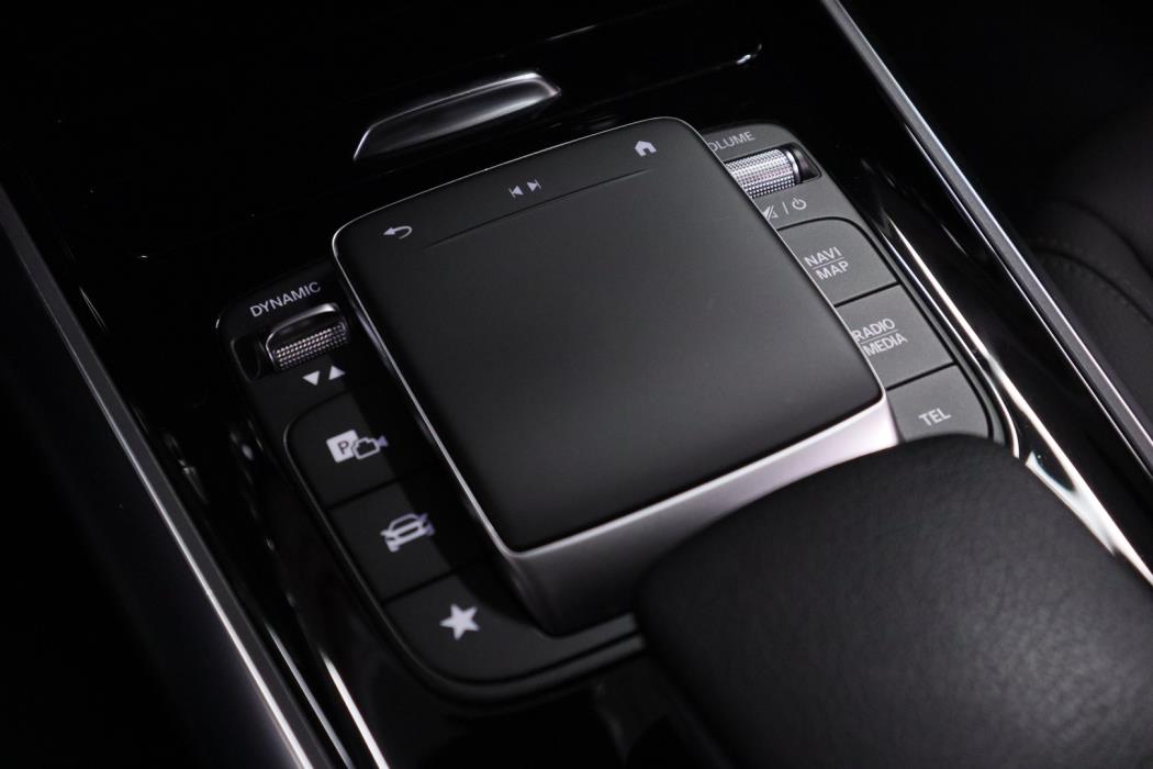 MERCEDES-BENZ EQA 2022