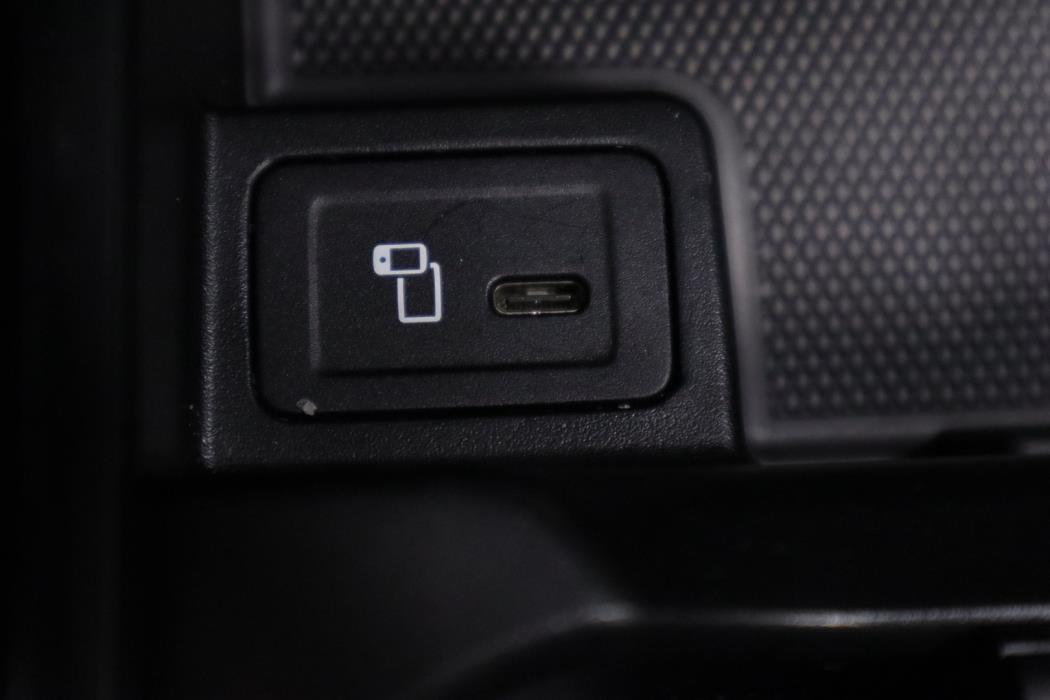 MERCEDES-BENZ EQA 2022