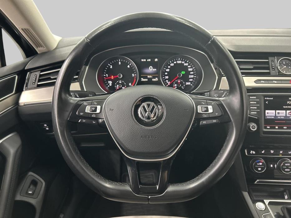 VOLKSWAGEN Passat 2016
