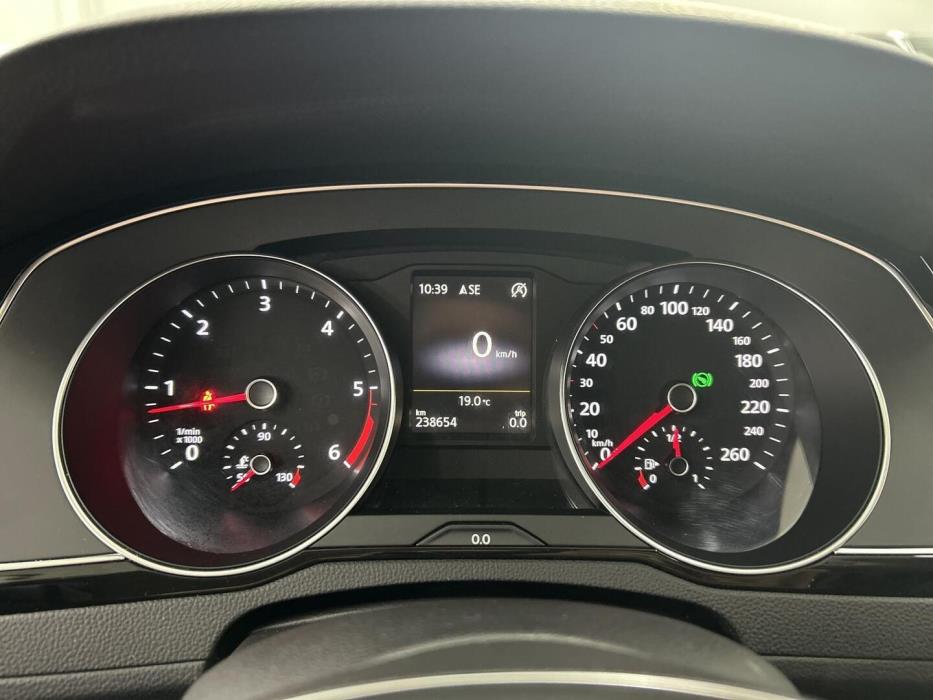 VOLKSWAGEN Passat 2016