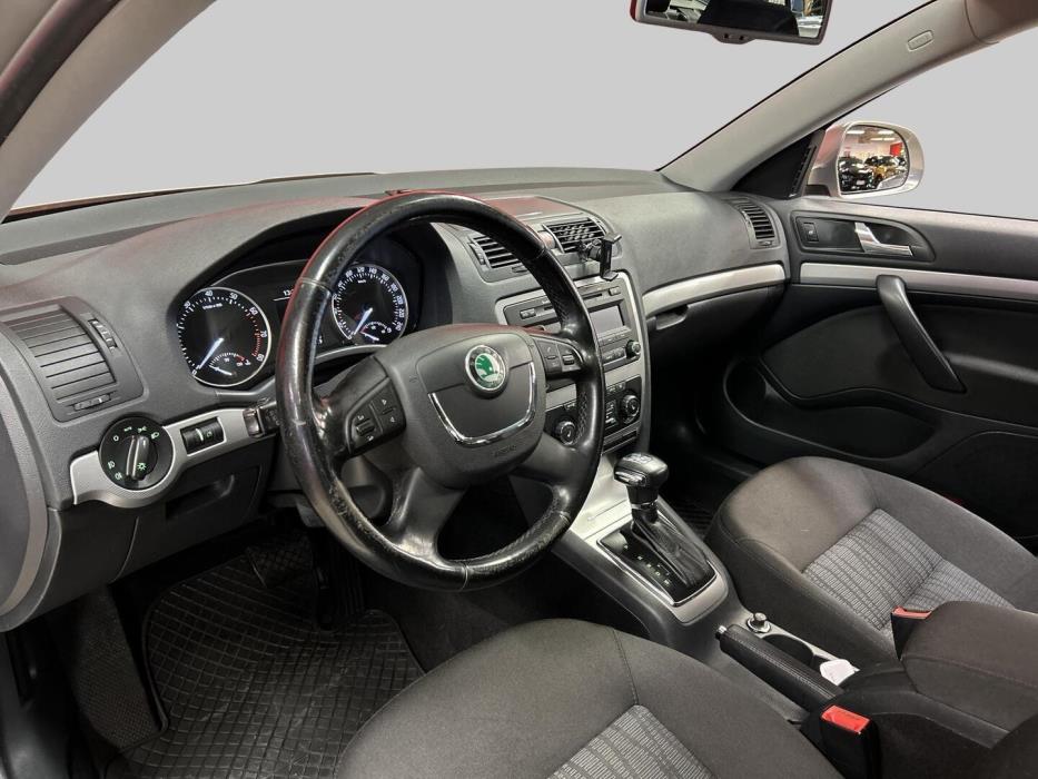 SKODA Octavia 2012