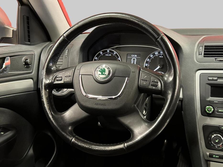 SKODA Octavia 2012