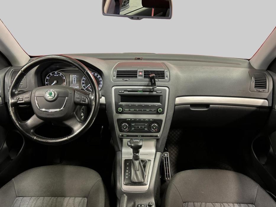 SKODA Octavia 2012