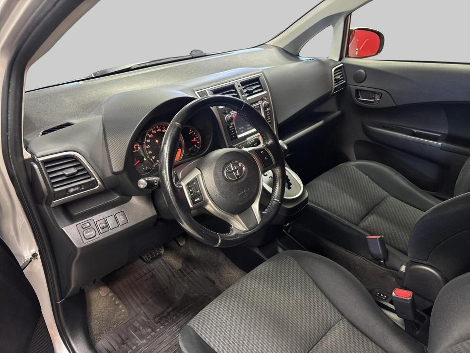 TOYOTA Verso-S 2012