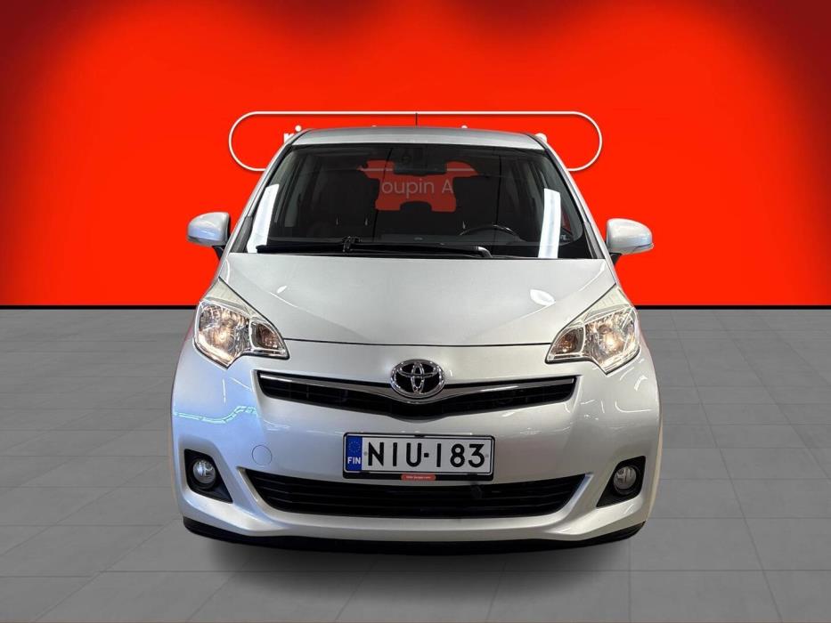 TOYOTA Verso-S 2012