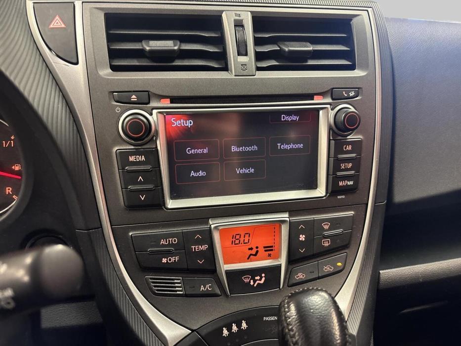 TOYOTA Verso-S 2012
