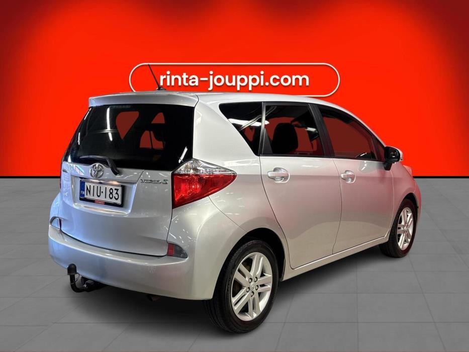 TOYOTA Verso-S 2012