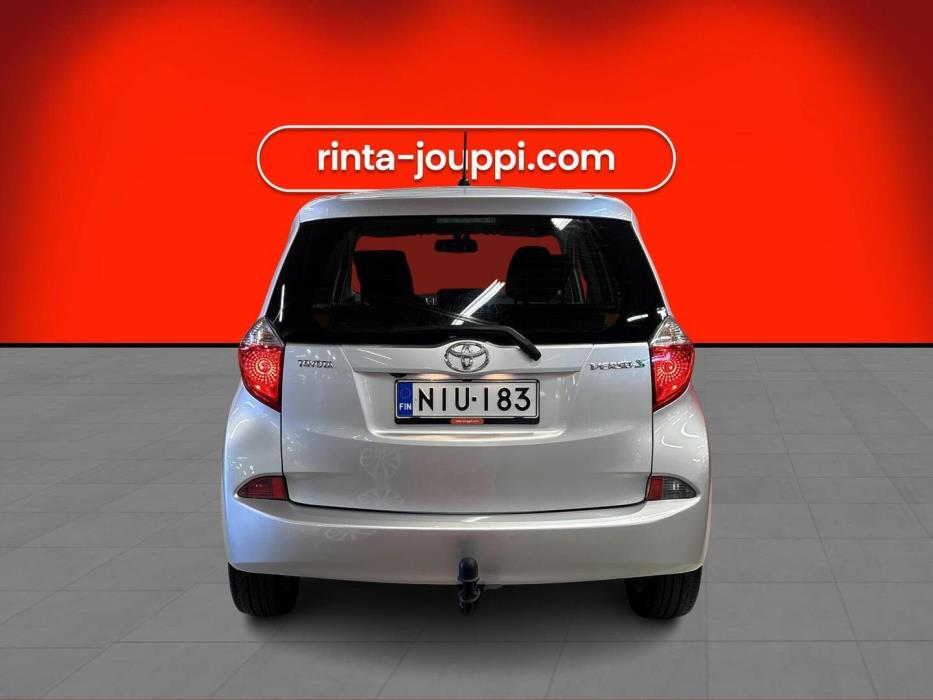 TOYOTA Verso-S 2012