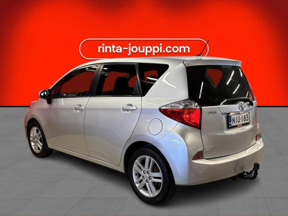 TOYOTA Verso-S 2012