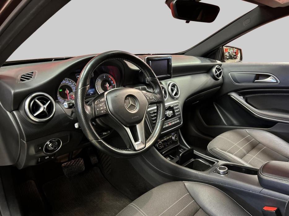 MERCEDES-BENZ A 2015