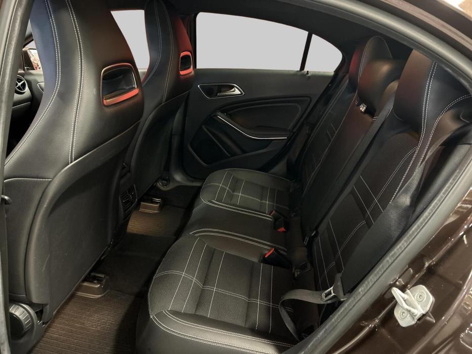 MERCEDES-BENZ A 2015