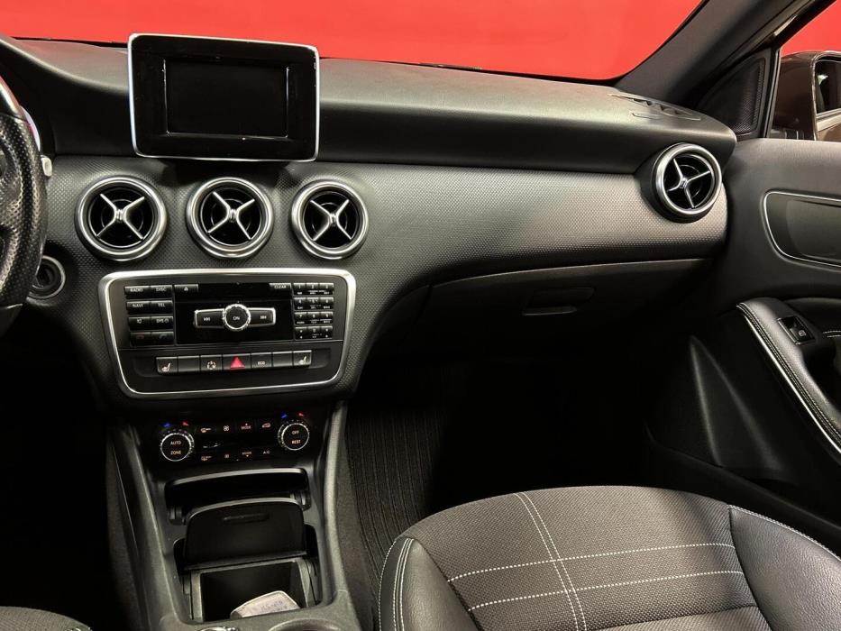 MERCEDES-BENZ A 2015