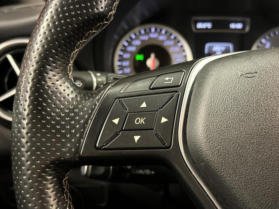 MERCEDES-BENZ A 2015