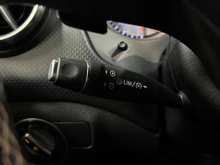 MERCEDES-BENZ A 2015
