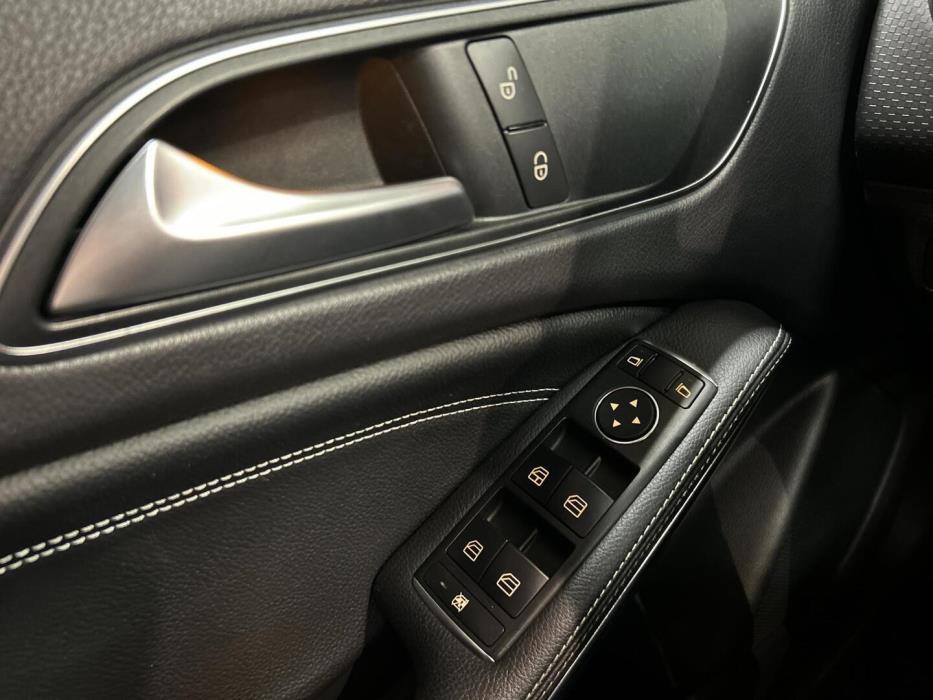 MERCEDES-BENZ A 2015