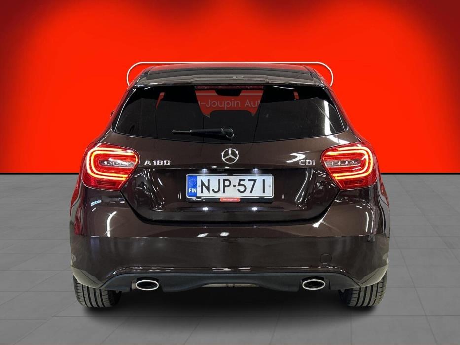 MERCEDES-BENZ A 2015