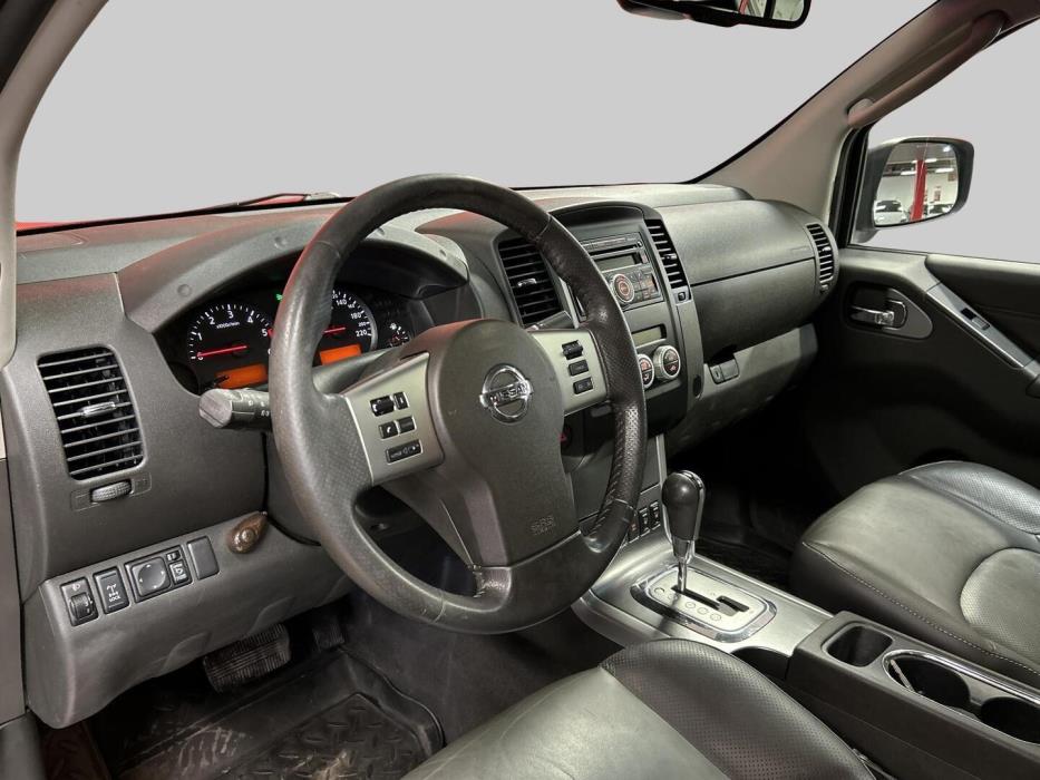 NISSAN Navara 2012
