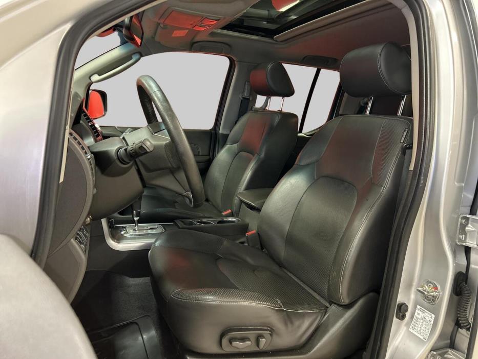 NISSAN Navara 2012