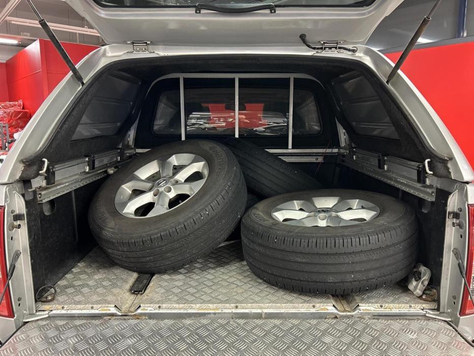 NISSAN Navara 2012