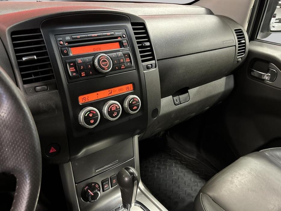 NISSAN Navara 2012