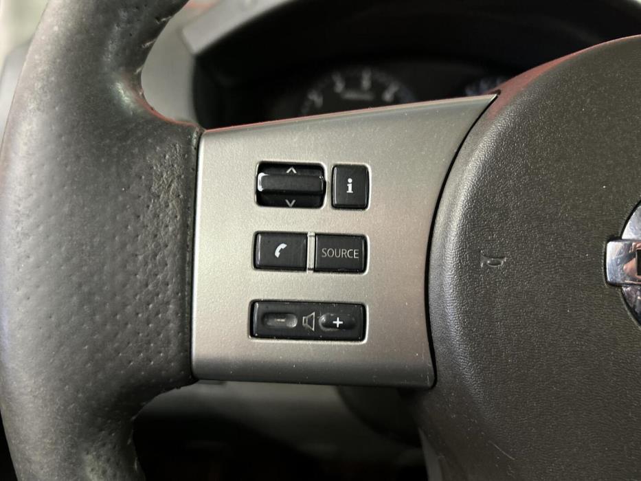 NISSAN Navara 2012