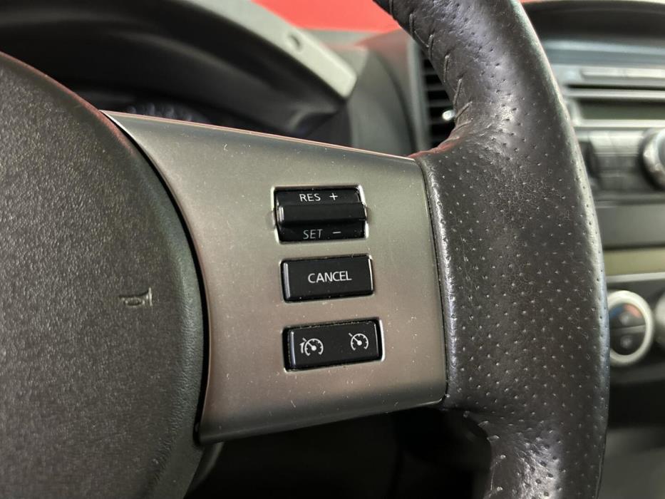 NISSAN Navara 2012