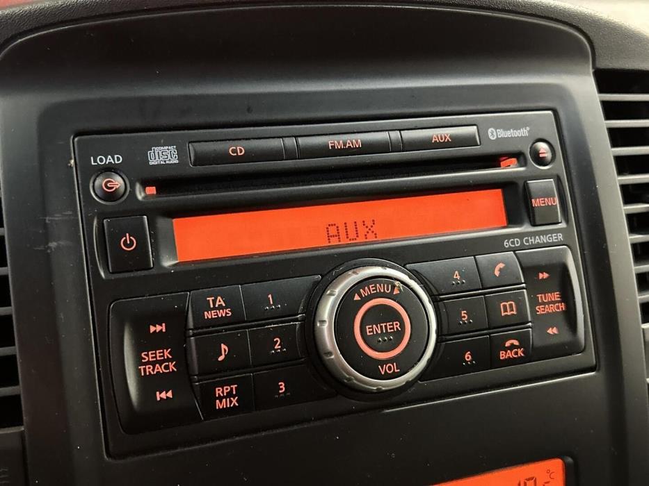 NISSAN Navara 2012