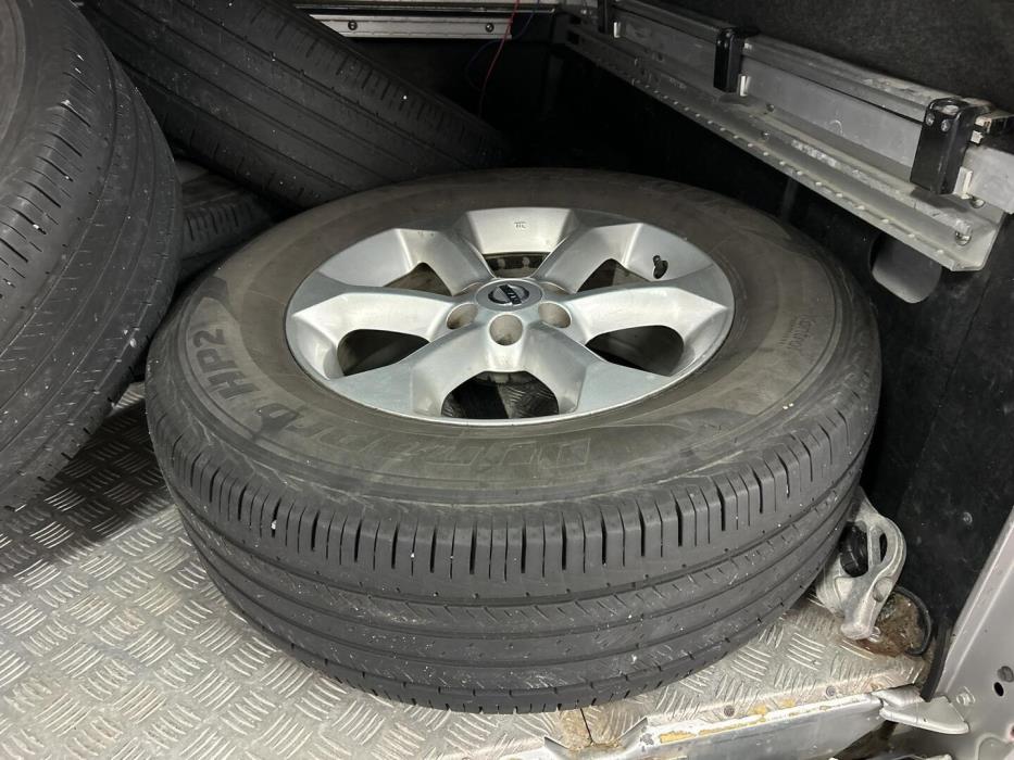 NISSAN Navara 2012