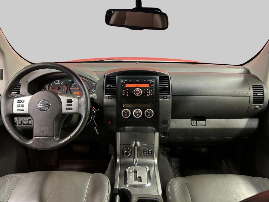 NISSAN Navara 2012