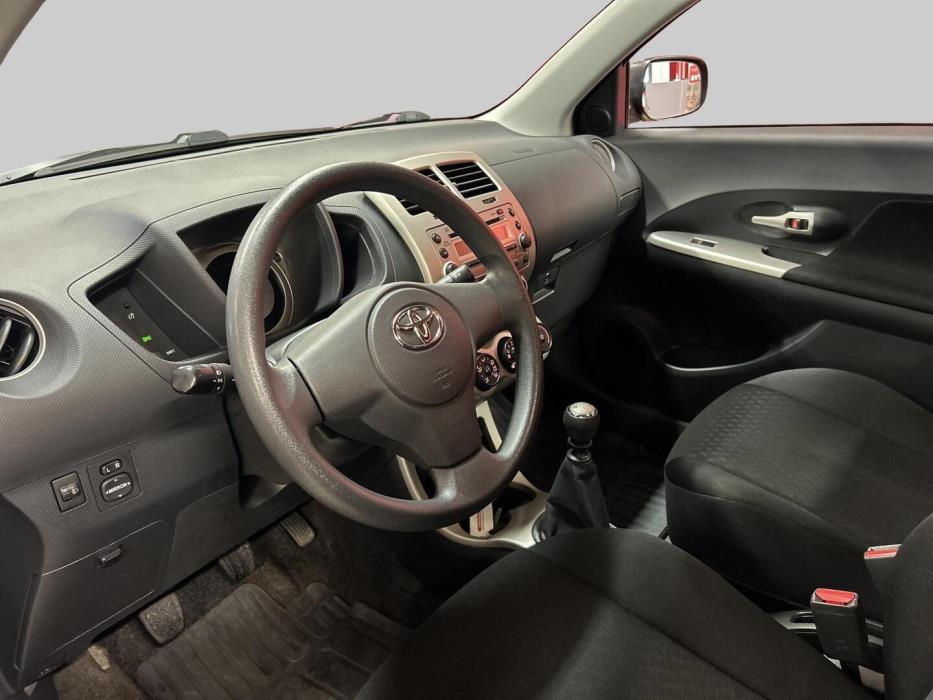 TOYOTA Urban Cruiser 2010