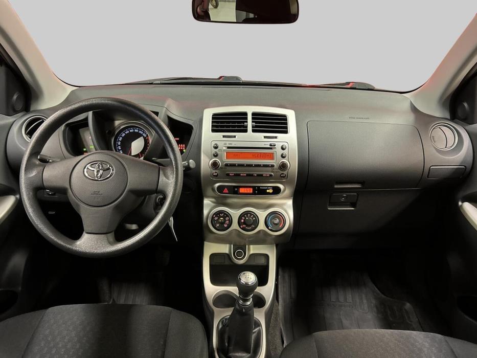 TOYOTA Urban Cruiser 2010