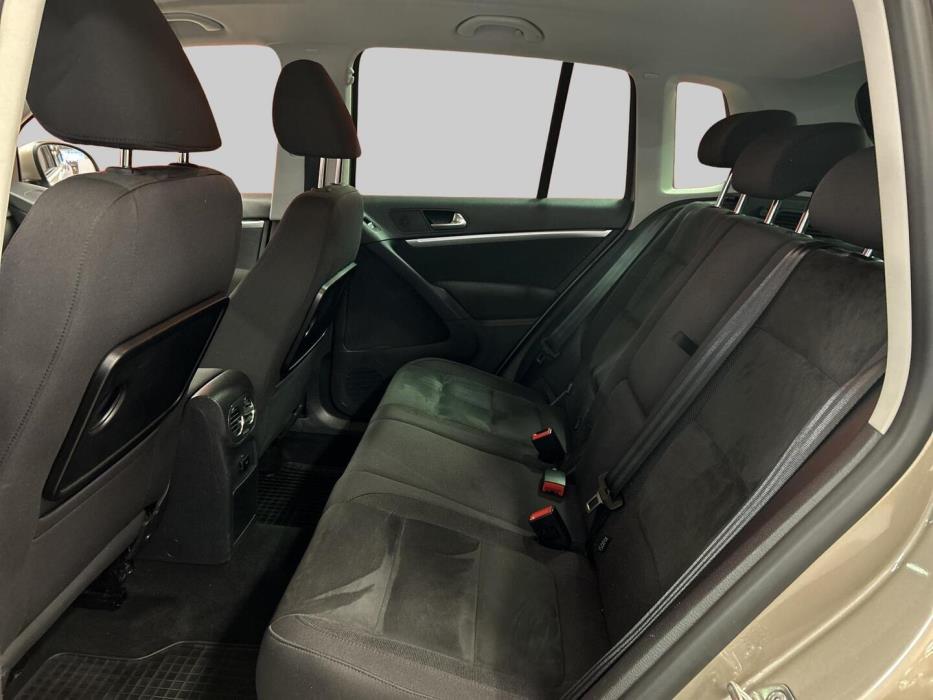 VOLKSWAGEN Tiguan 2012