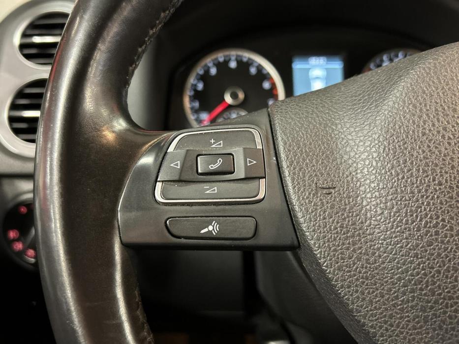 VOLKSWAGEN Tiguan 2012