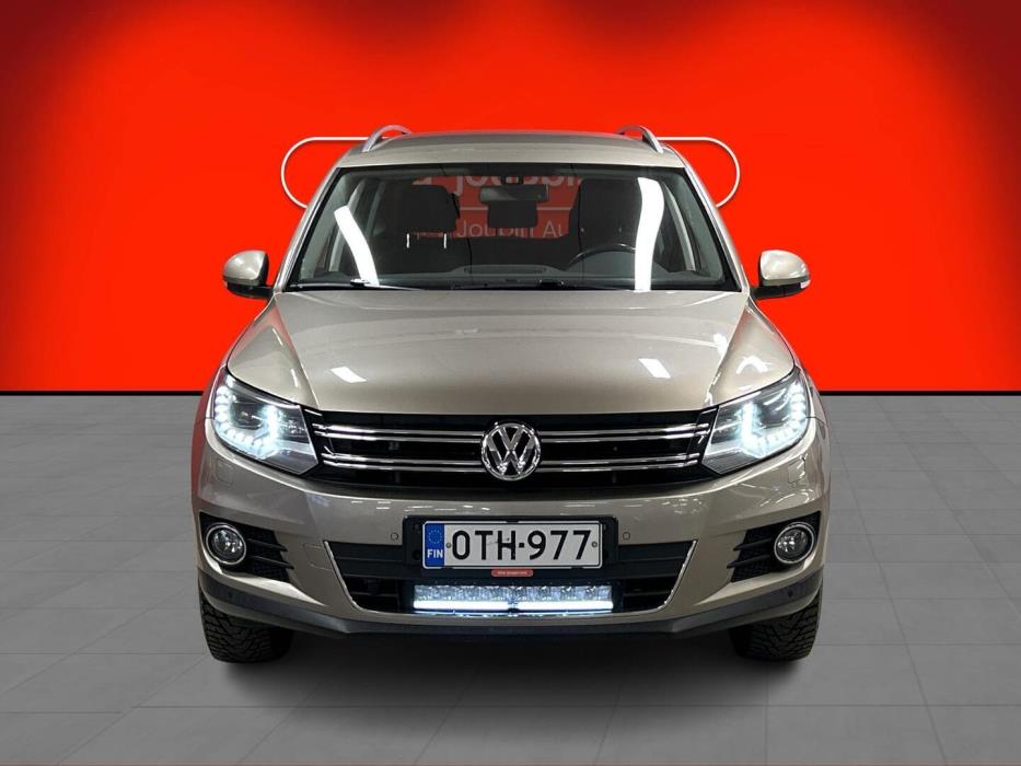 VOLKSWAGEN Tiguan 2012
