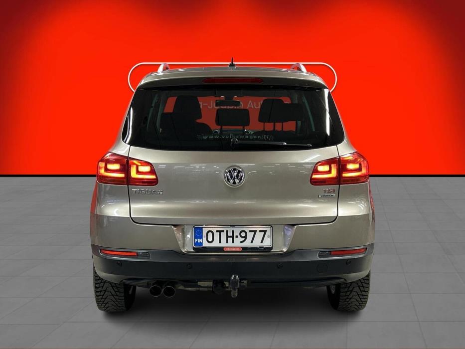 VOLKSWAGEN Tiguan 2012