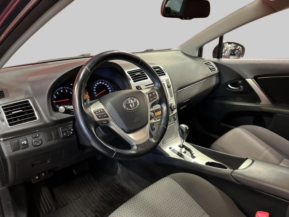 TOYOTA Avensis 2012
