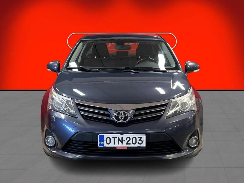 TOYOTA Avensis 2012