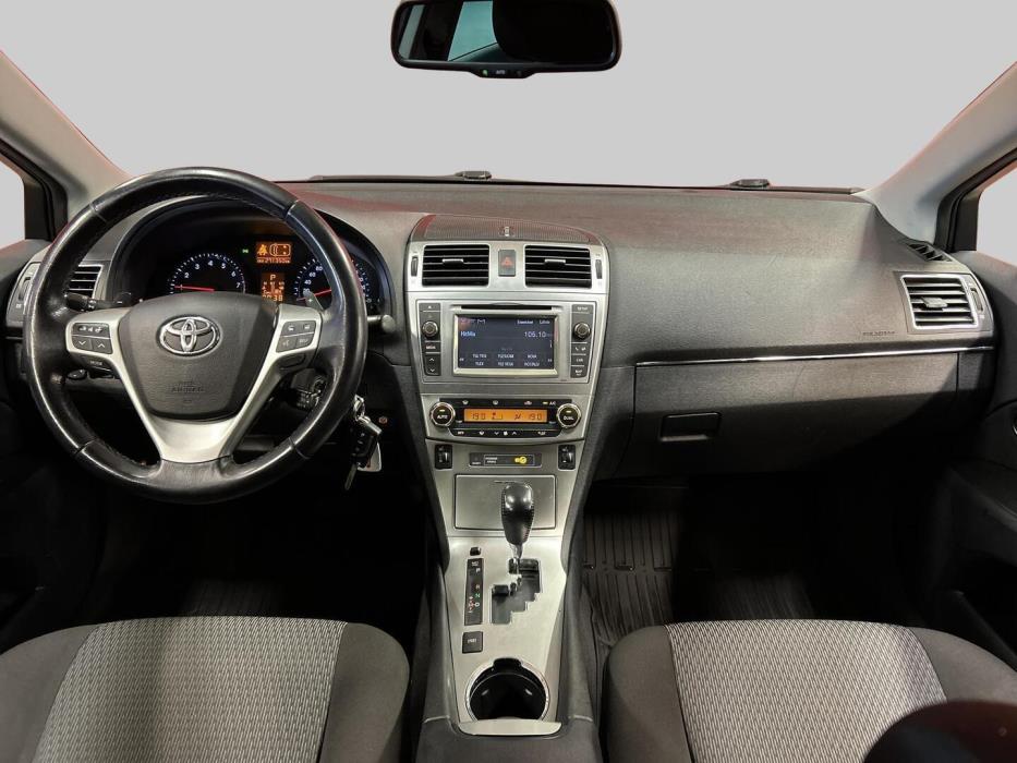 TOYOTA Avensis 2012
