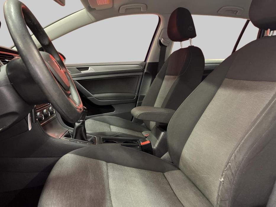 VOLKSWAGEN Golf 2014