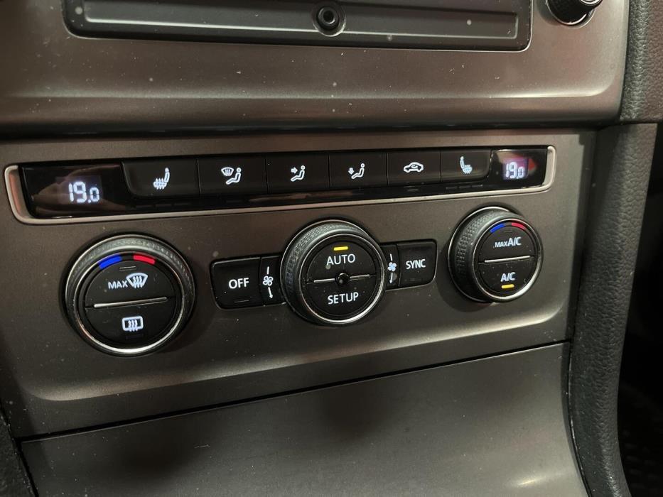 VOLKSWAGEN Golf 2014