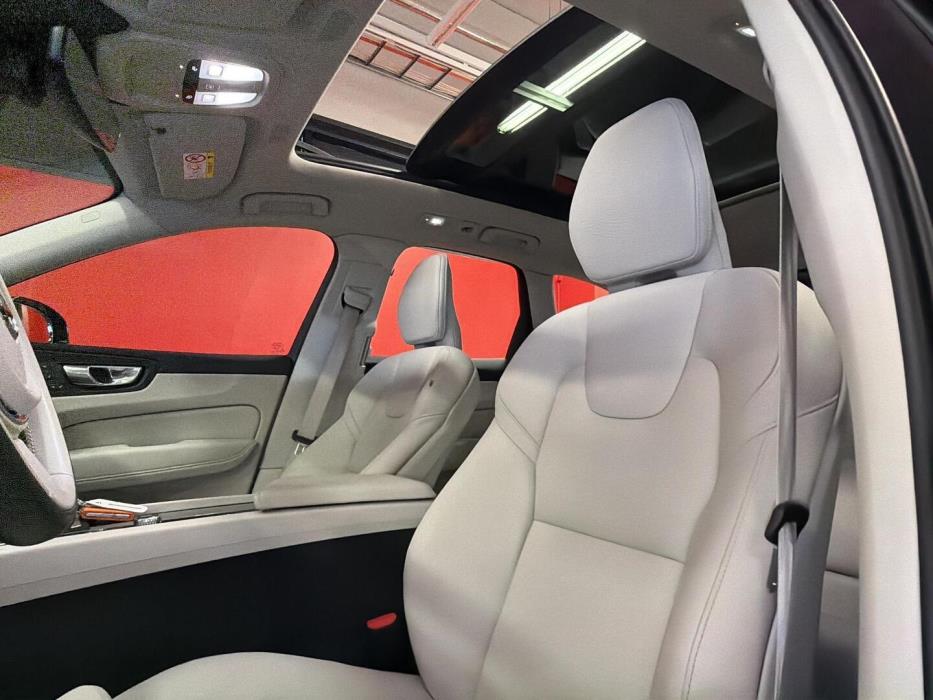 VOLVO XC60 2024