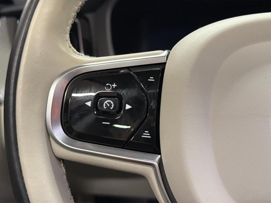 VOLVO XC60 2024