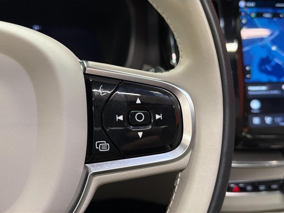 VOLVO XC60 2024