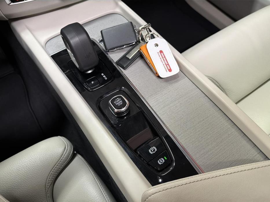 VOLVO XC60 2024