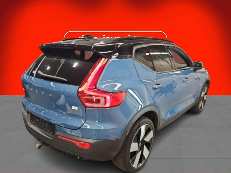 VOLVO XC40 2024