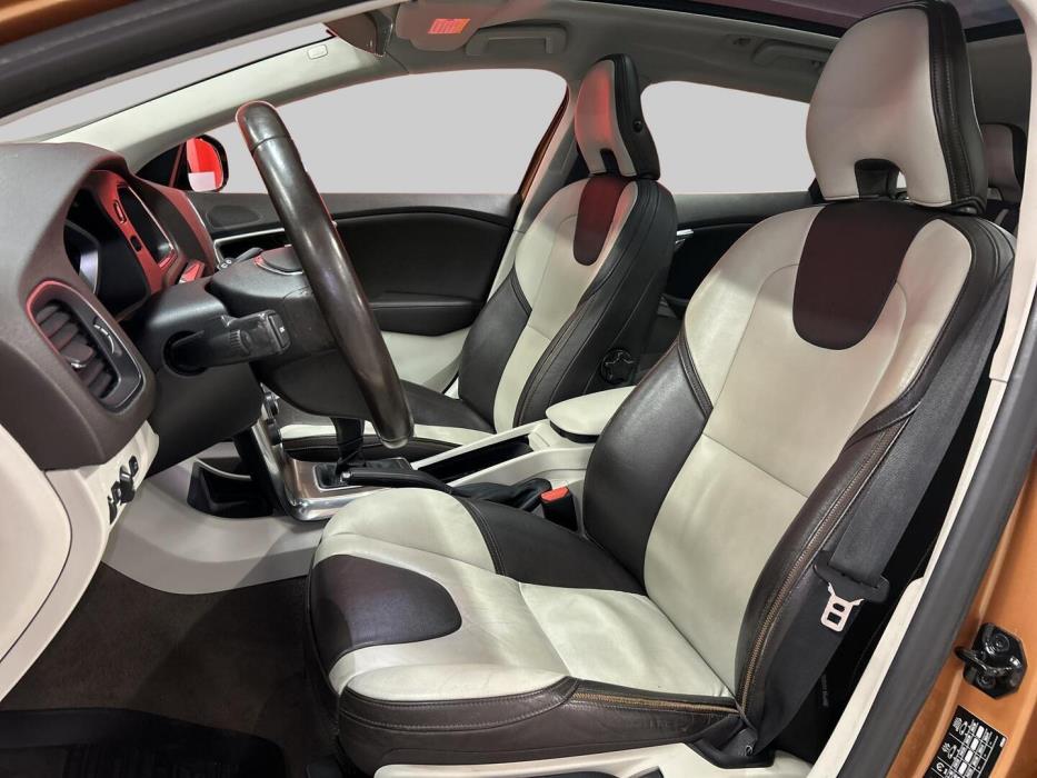 VOLVO V40 Cross Country 2013