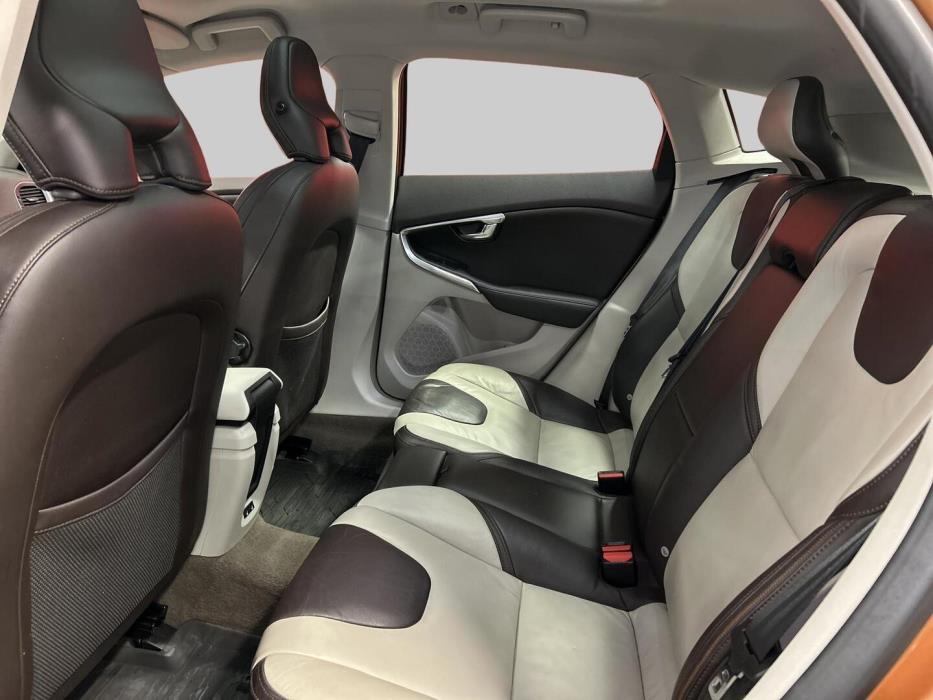 VOLVO V40 Cross Country 2013