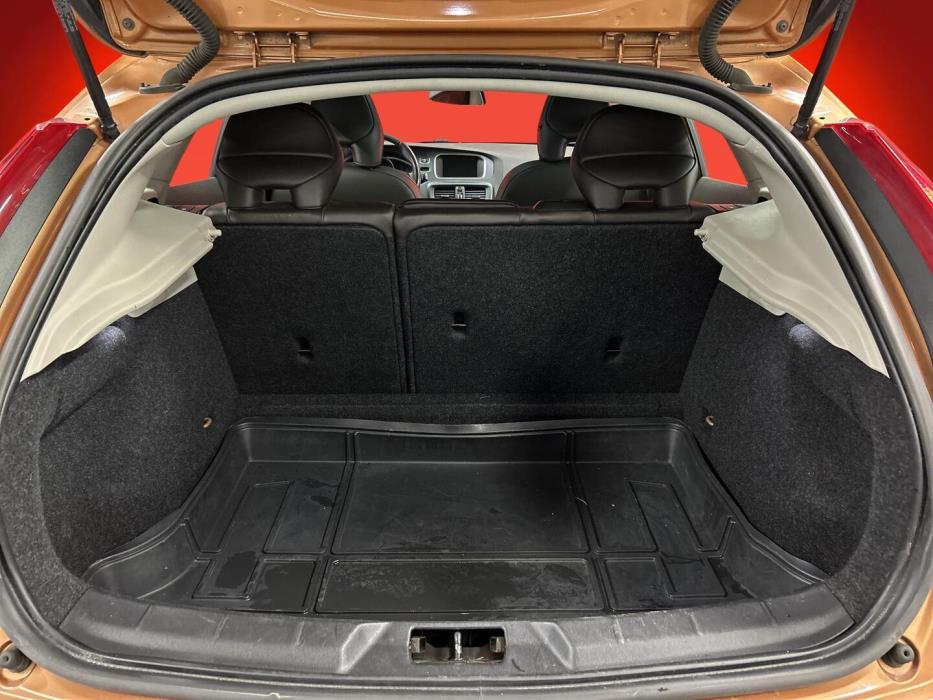 VOLVO V40 Cross Country 2013