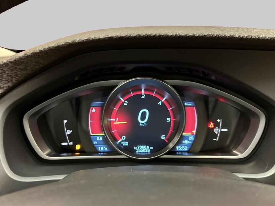 VOLVO V40 Cross Country 2013